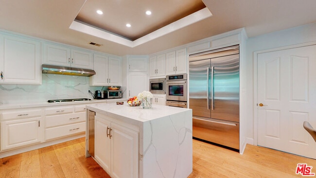 Building Photo - 4950 Densmore Ave