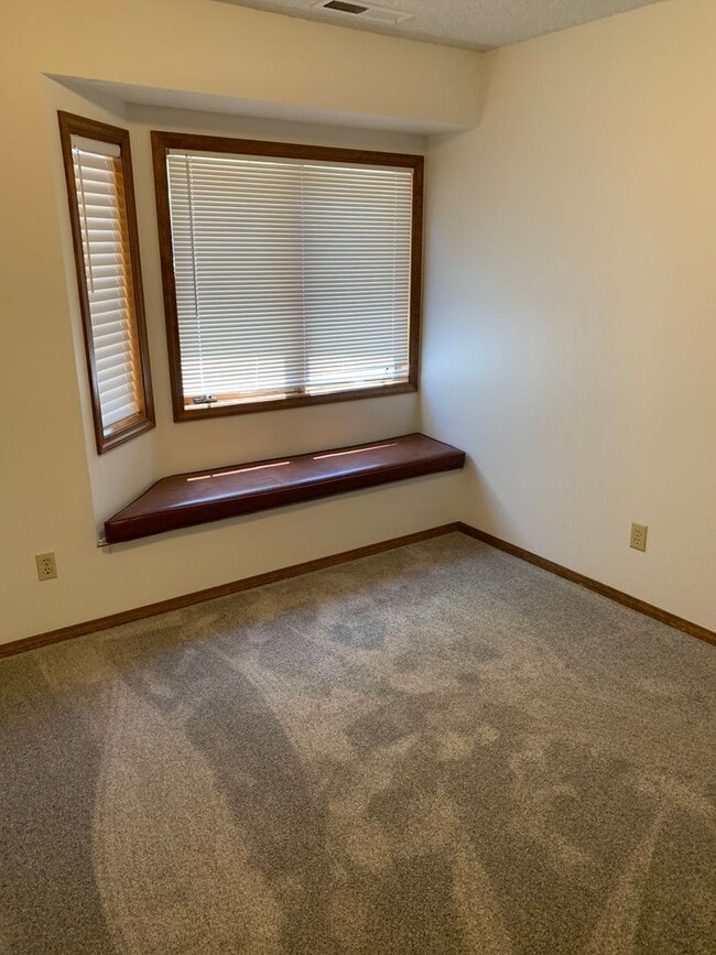 Building Photo - Beautiful Country Club  Home