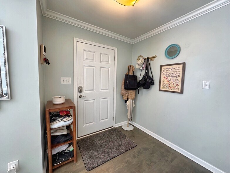 Building Photo - 105 Willow Bend Dr