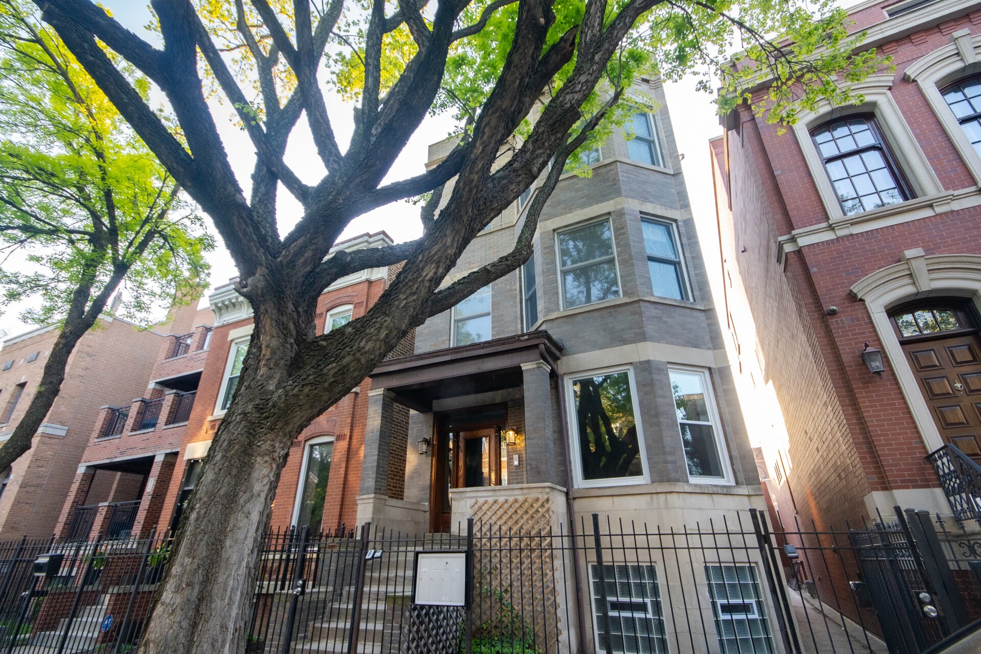 Building Photo - 2327 N Southport Ave