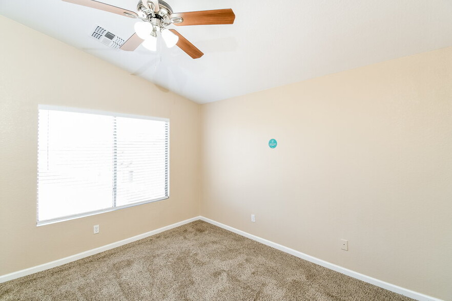 Building Photo - 810 E Rossi Ct