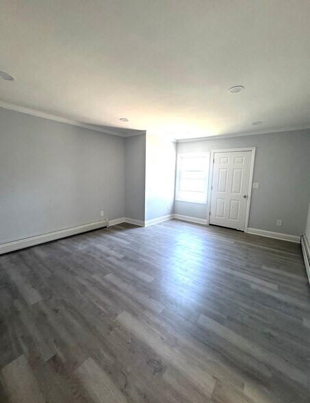 Building Photo - 242 Seabreeze Ave