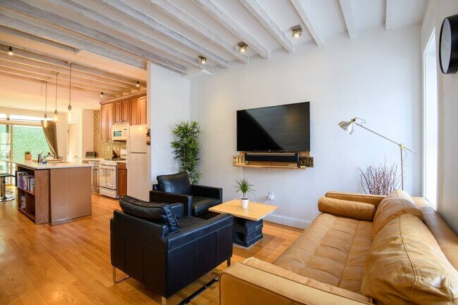 Building Photo - 2028 Webster St