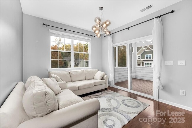 Building Photo - 5829 Dinsmore Ln