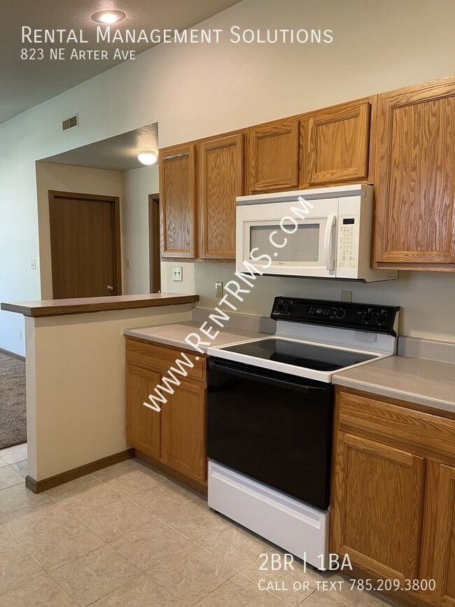 Building Photo - 823 NE Arter Ave