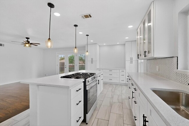 Building Photo - 2812 San Medina Ave