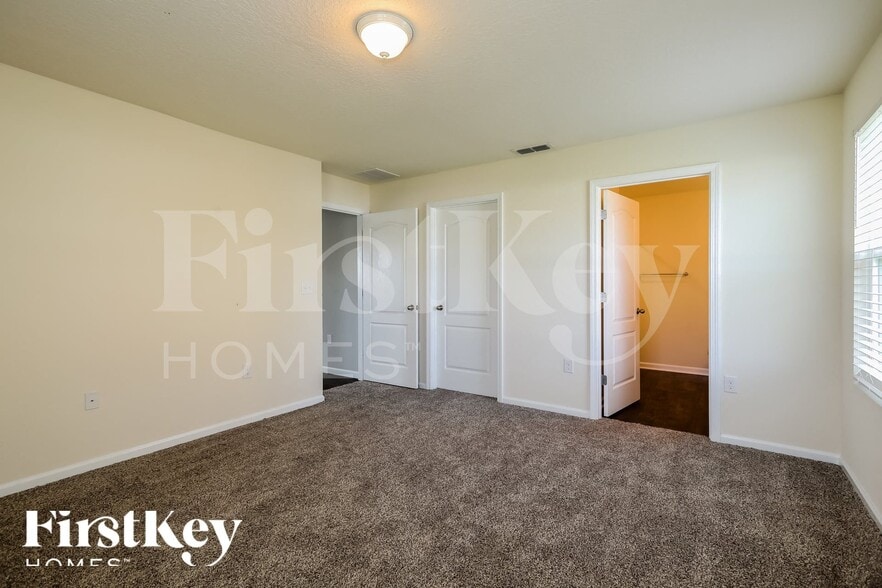 Building Photo - 6919 Sandle Dr