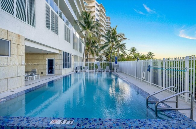 Building Photo - 704 N Ocean Blvd