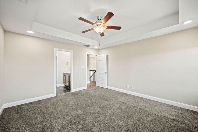 Building Photo - Beautiful Like-New Split Foyer Home Off Ex...