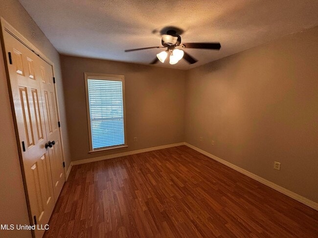 Building Photo - 232 Boxwood Cir