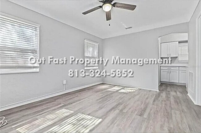 Building Photo - 2920 Emerson Ave S