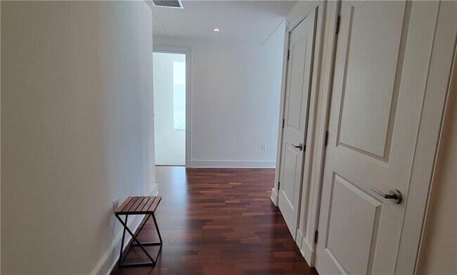 Building Photo - 550 Market St