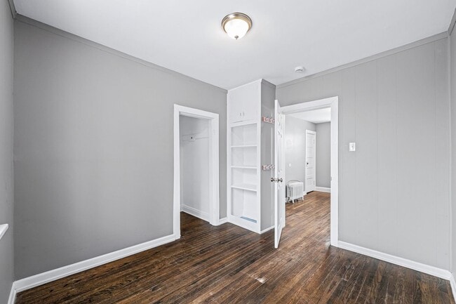 Building Photo - 233 Llewellyn Ave