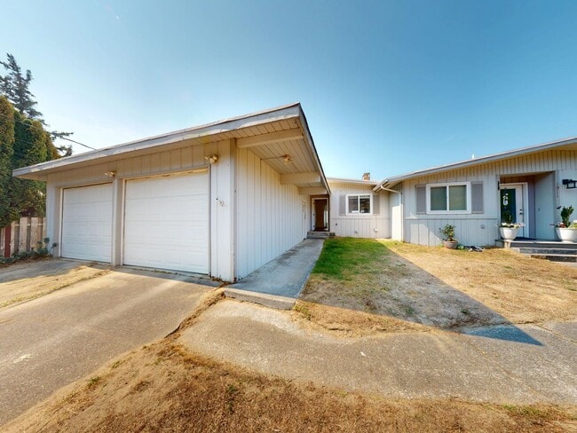Building Photo - High Bank Waterfront West Beach Duplex! Sm...