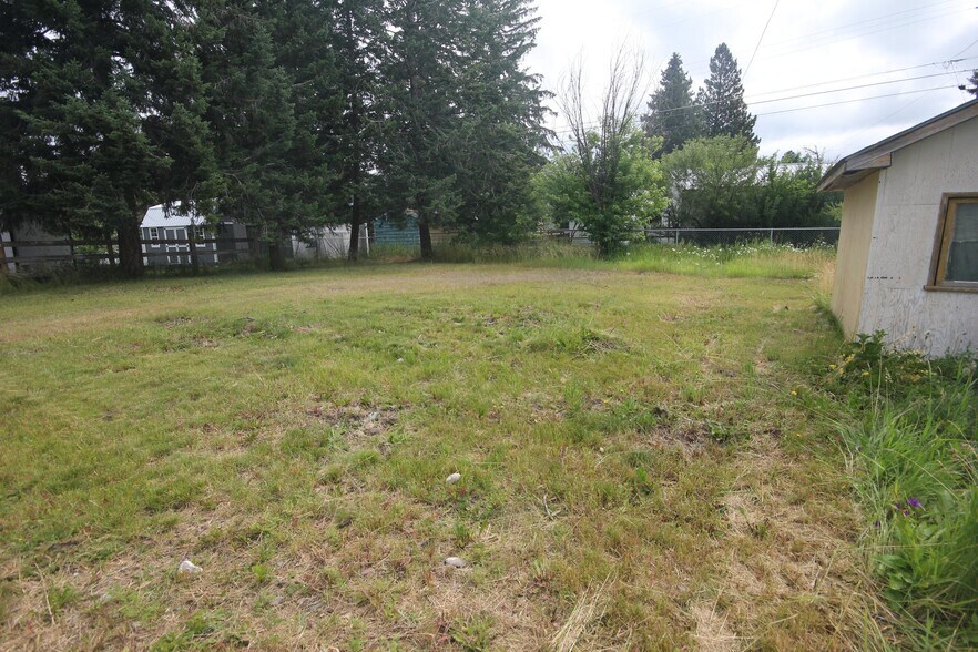 Building Photo - 1505 5th Ave W