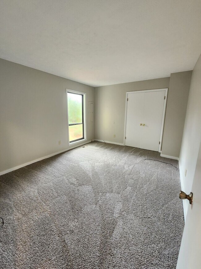 Building Photo - Town home for rent