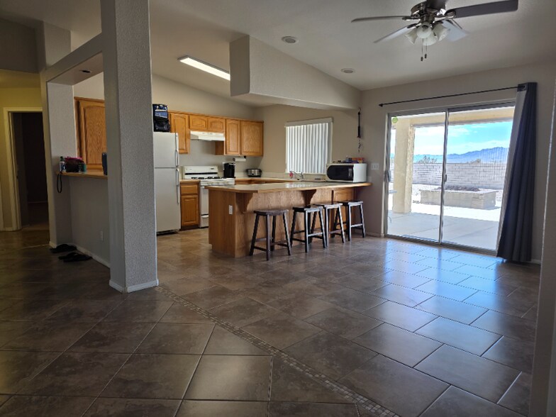 Building Photo - 5033 Emerald River Dr