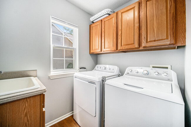 Building Photo - 150 Burwyck Park Dr