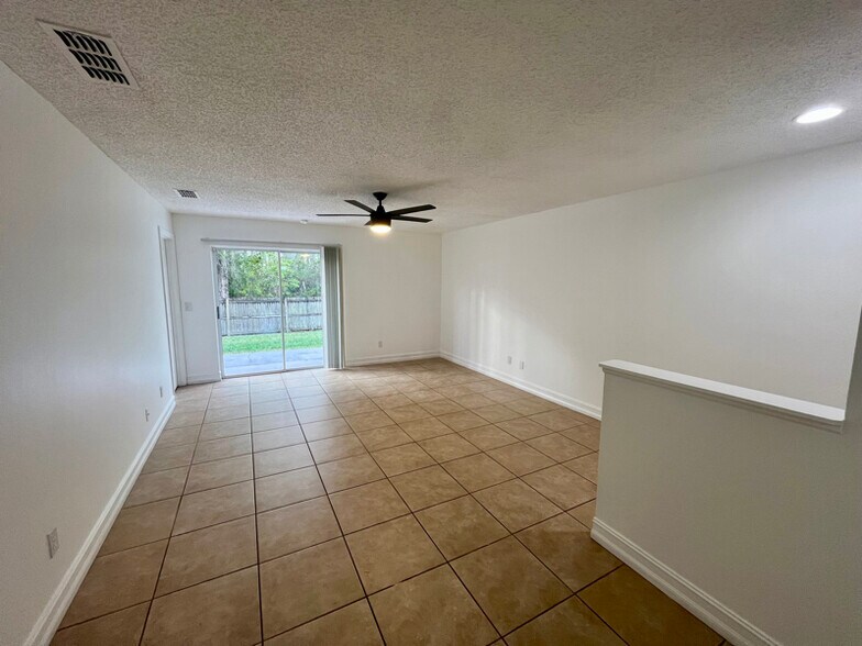 Building Photo - 2320 Stone Abbey Blvd