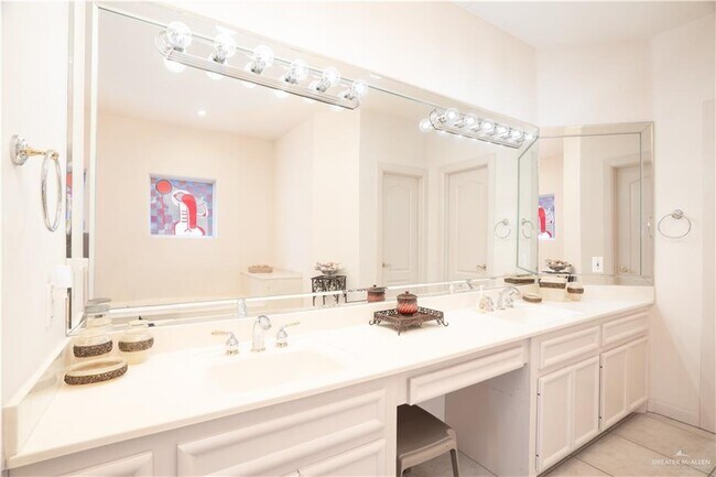 Building Photo - 23 Red River Dr