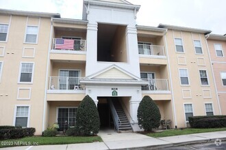 Building Photo - 8218 Green Parrot Rd