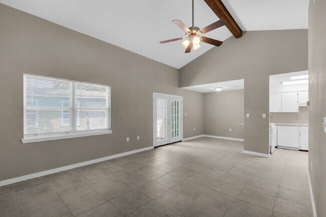 Building Photo - "Charming 2-Bed Townhouse Oasis in Shalimar !"