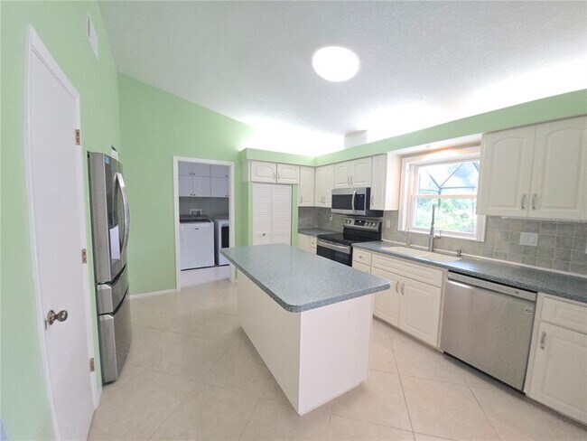 Building Photo - 3601 Garden Lakes Clenet