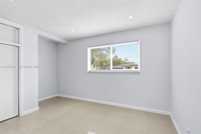 Building Photo - 808 NE 2nd St