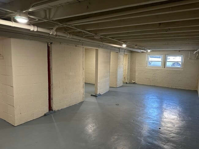 Building Photo - 1304 S 50th Ave