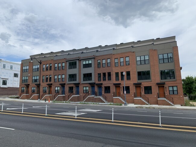 Building Photo - 5515 South Dakota Ave NE