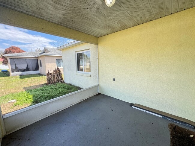 Building Photo - Beautiful 3/2 Duplex in St. Cloud