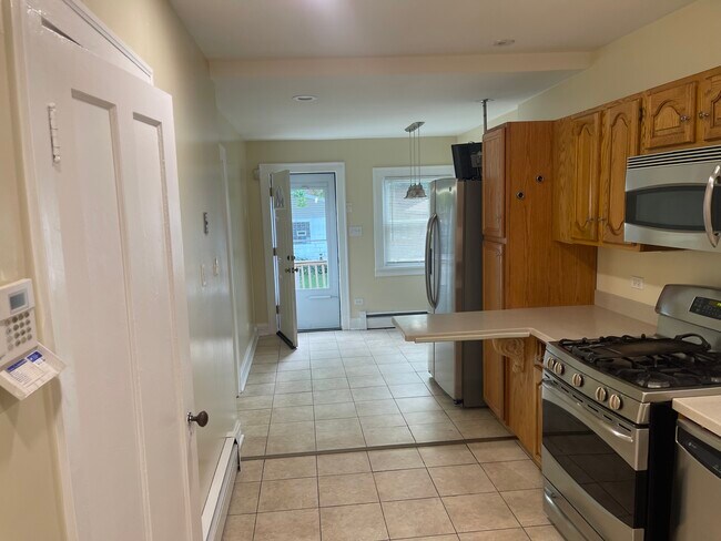 Building Photo - 1428 Fowler Ave