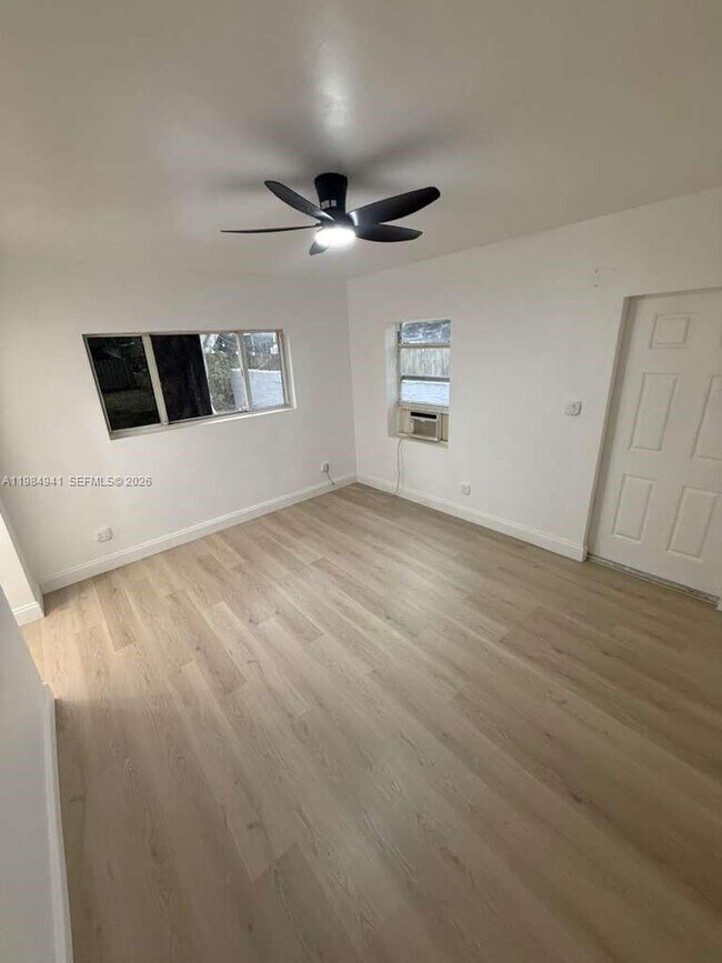 Building Photo - 1608 NW 5th Ave