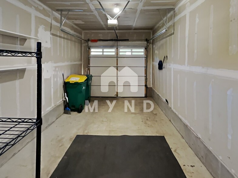 Building Photo - 803 E 98th Ave