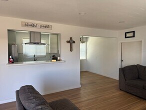 Building Photo - Beautifully Refurbished 2 Bedroom, 1 Bath Apartment