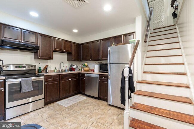 Building Photo - 1631 Green St