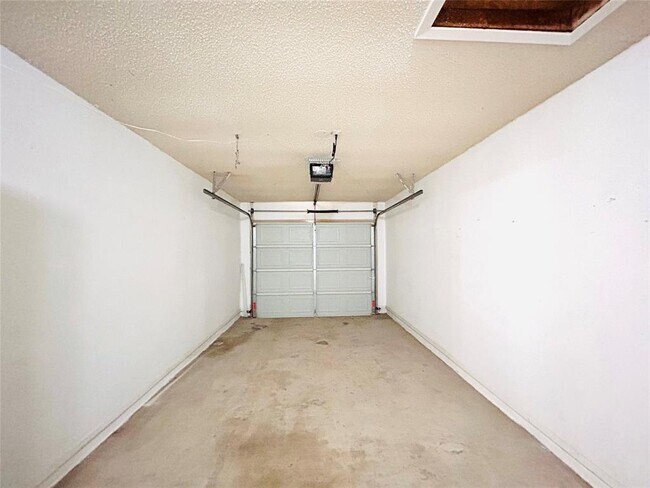 Building Photo - 12300 Deer Falls Dr