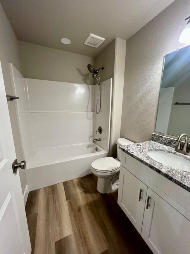 Building Photo - 3 Bedroom New Build Available Now!