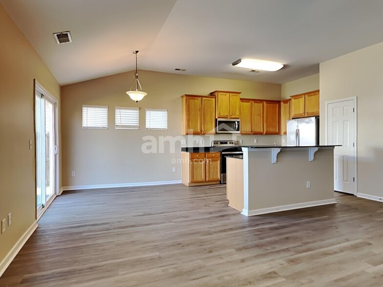 Building Photo - 411 Pine Hill Ln