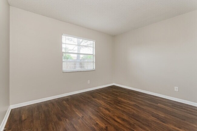 Building Photo - 718 Del Prado Dr