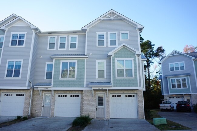 Building Photo - 4032 Tamarisk Ln