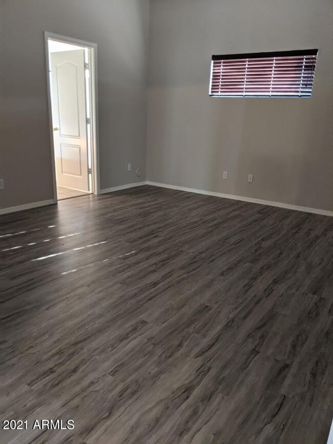 Building Photo - 616 S 110th Pl