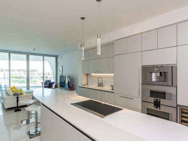 Building Photo - 16901 Collins Ave