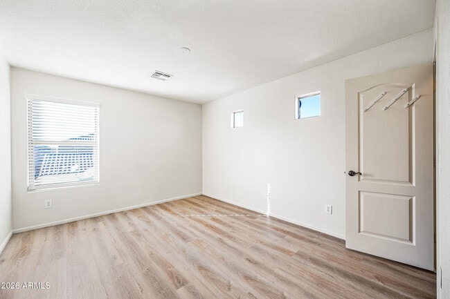 Building Photo - 8310 S 47th Ln