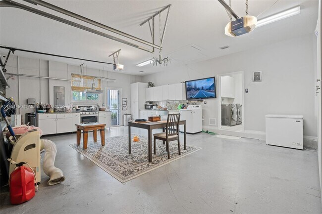 Building Photo - 12724 NW 18th Ct