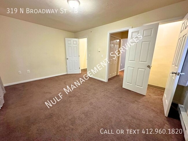 Building Photo - 319 N Broadway St