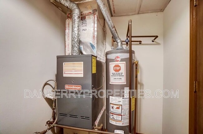 Building Photo - 3540 Willow Run Dr