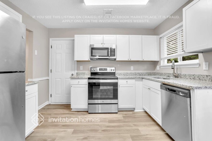 Building Photo - 6791 E Woodridge Pl