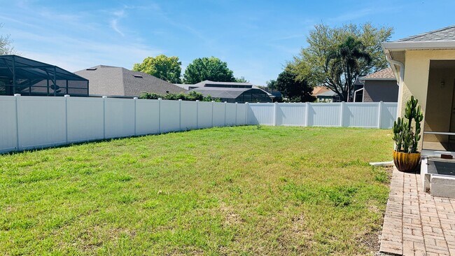 Building Photo - Lovely 4/2 in the Gated Lake Fisher Estate...