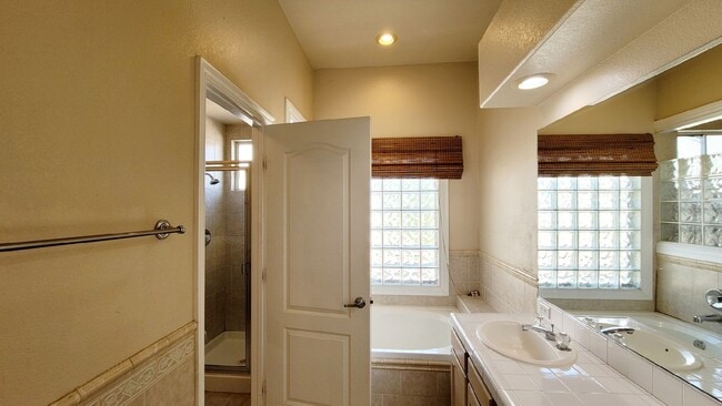 Building Photo - 7524 Holloran Ct